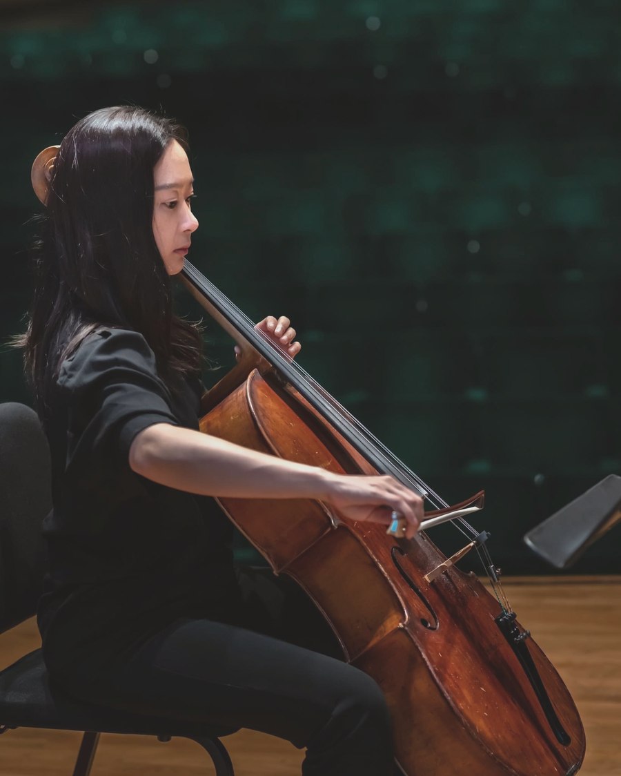 Hailey Yoo performing